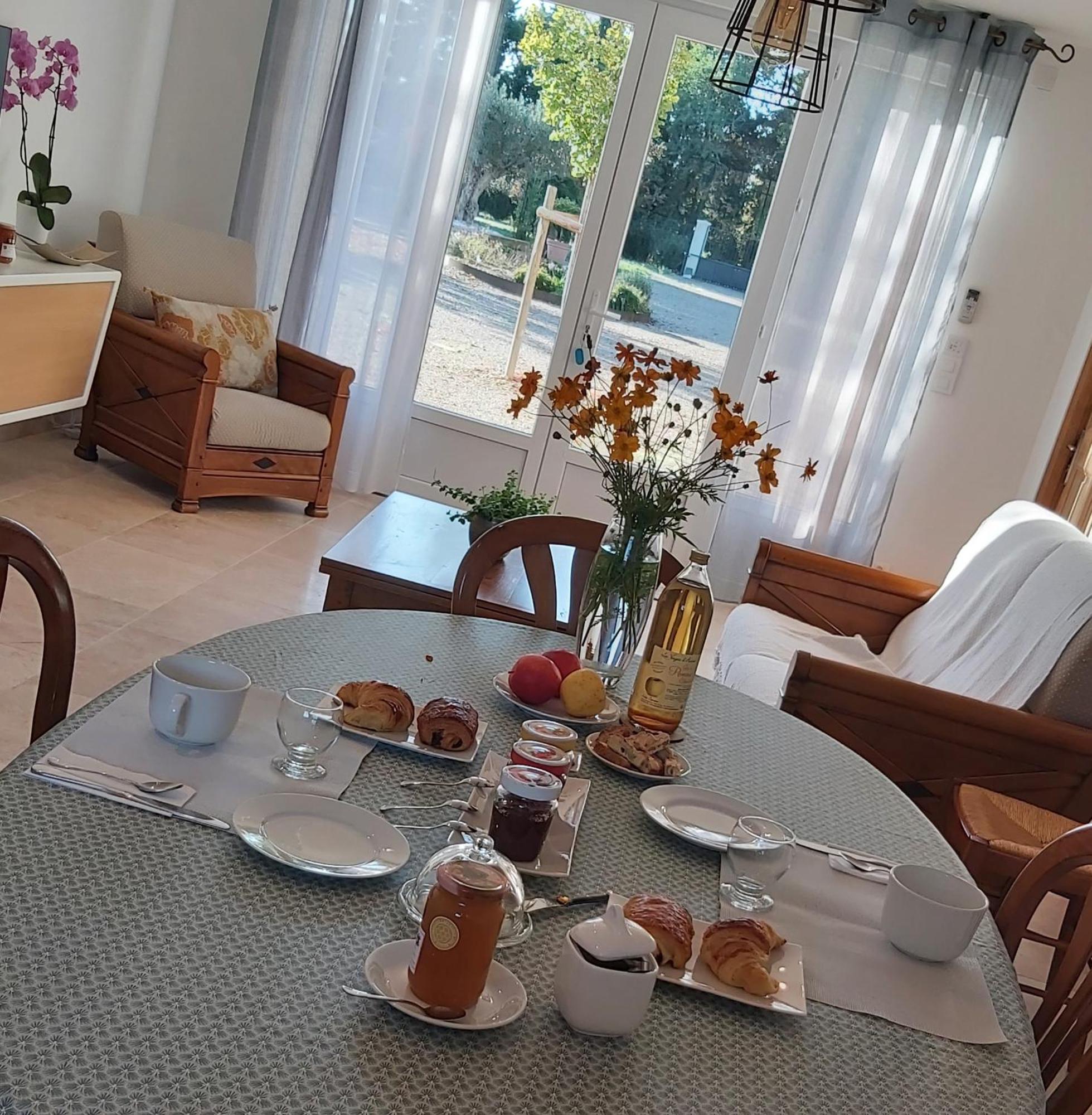 Mas Des Tourterelles Bed and Breakfast Jonquieres  Buitenkant foto