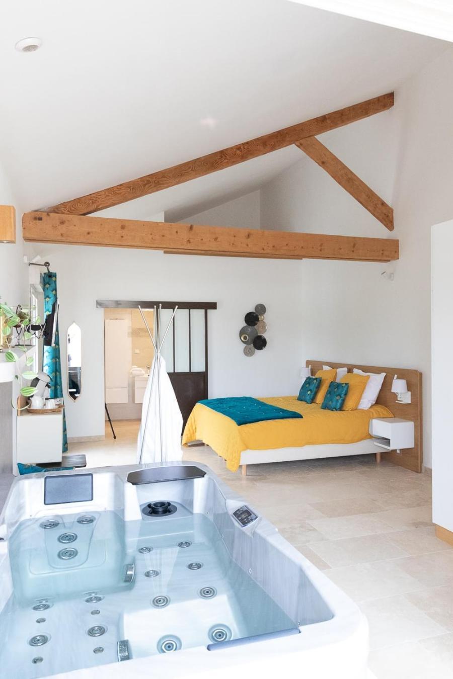 Mas Des Tourterelles Bed and Breakfast Jonquieres  Buitenkant foto